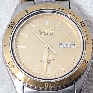 Vintage Seiko SQ Sports 100 Gold Tone Day Date Men's Watch Five Jewels S Steel